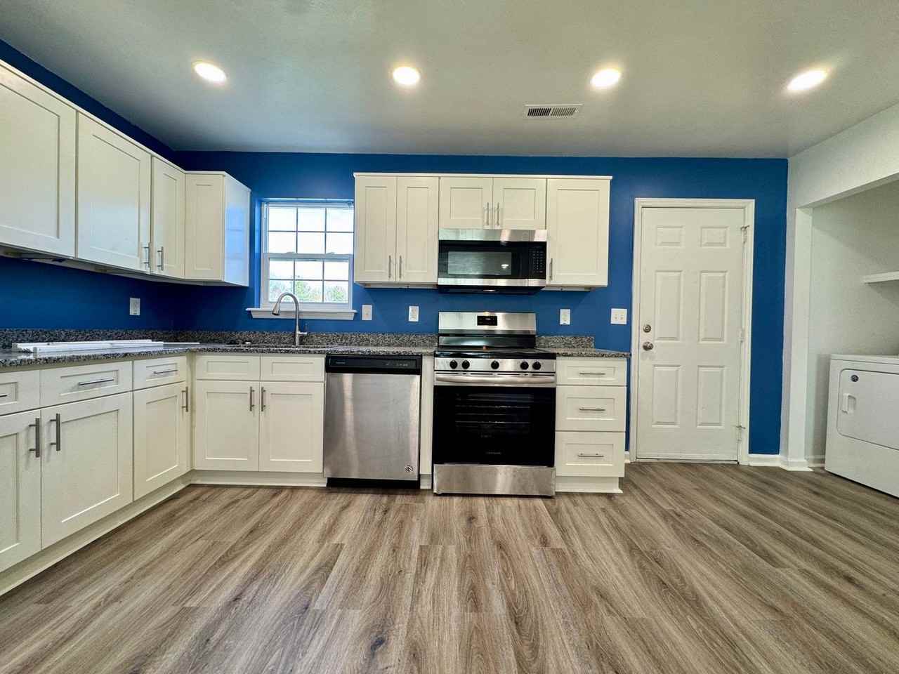 1402 Christine Ct - Photo 7 of 21