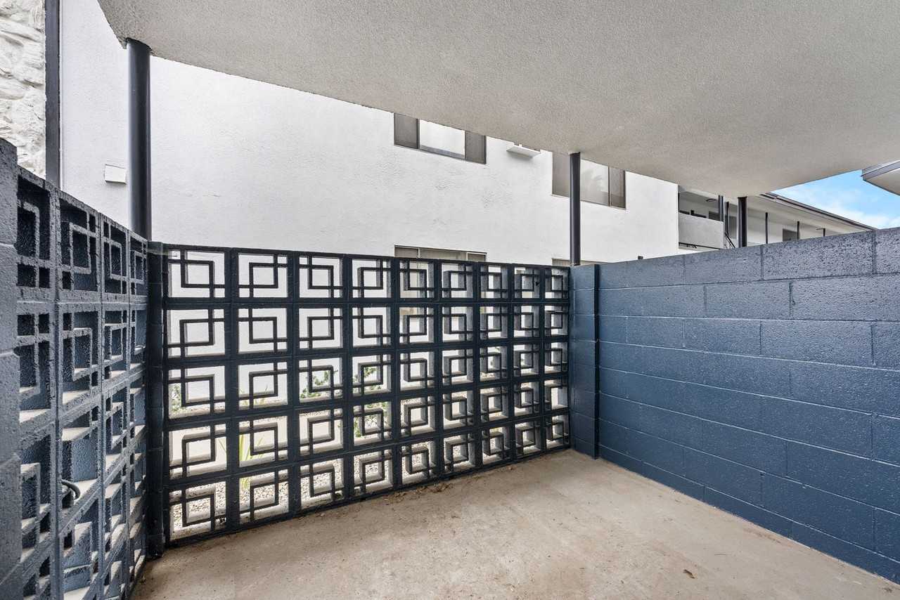 150 E La Verne - Photo 5 of 23