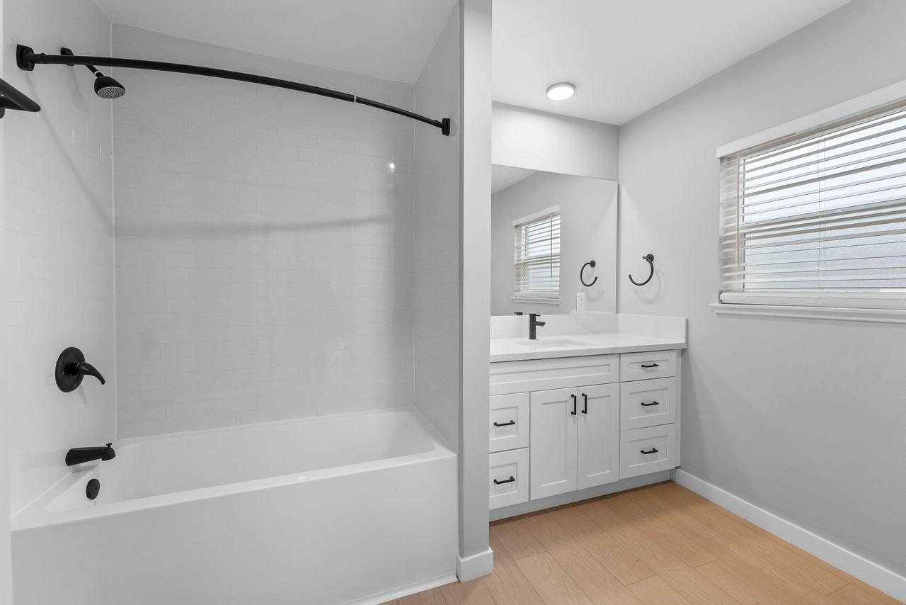 150 E La Verne - Photo 6 of 23