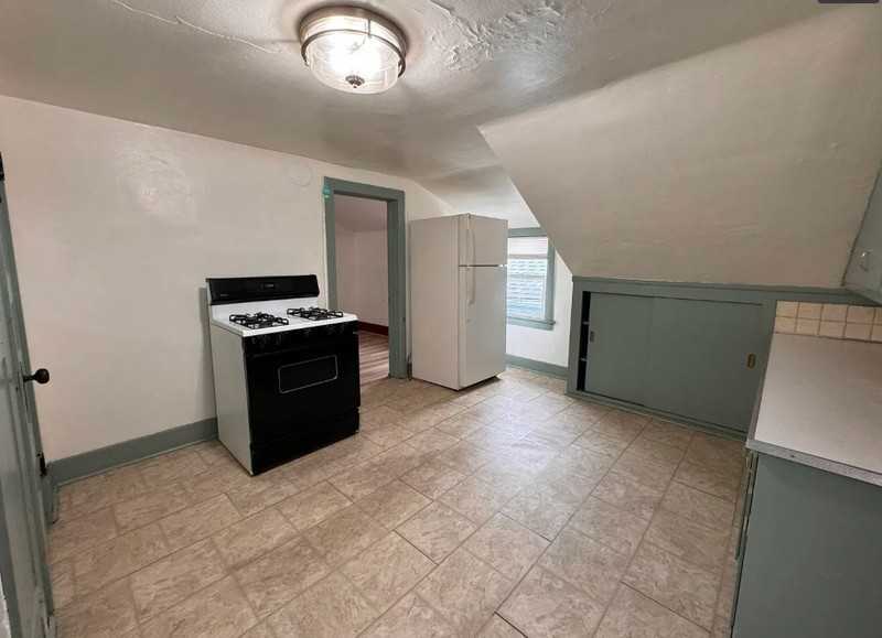 1529 Indiana Ave - Photo 2 of 10