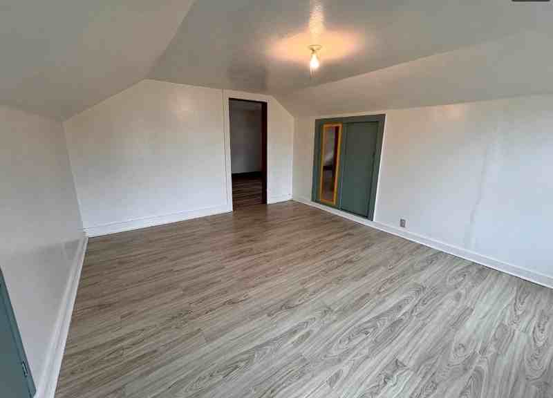 1527 Indiana Ave - Photo 6 of 10