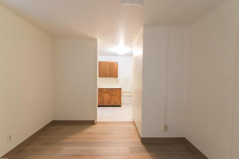 2040 Hollywood Dr - Photo 2 of 18