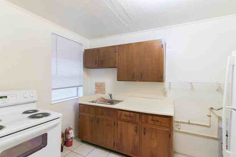 2040 Hollywood Dr - Photo 4 of 18