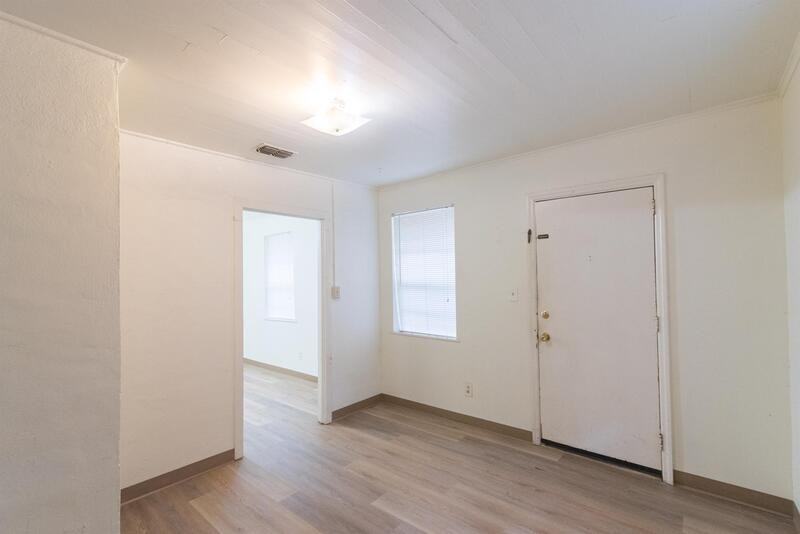 2040 Hollywood Dr - Photo 5 of 18