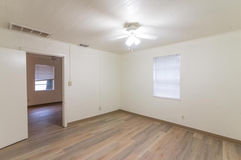 2040 Hollywood Dr - Photo 6 of 18