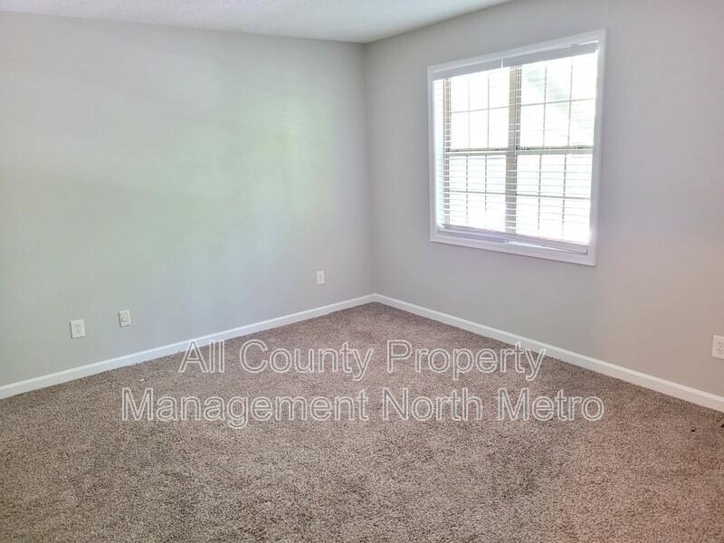 1938 Ivy Glen Dr Se - Photo 2 of 17