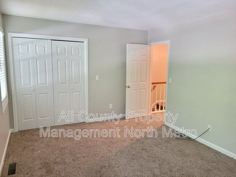 1938 Ivy Glen Dr Se - Photo 3 of 17