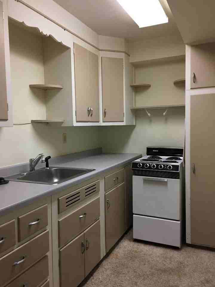 Stratford Apartments - Photo 3 of 11