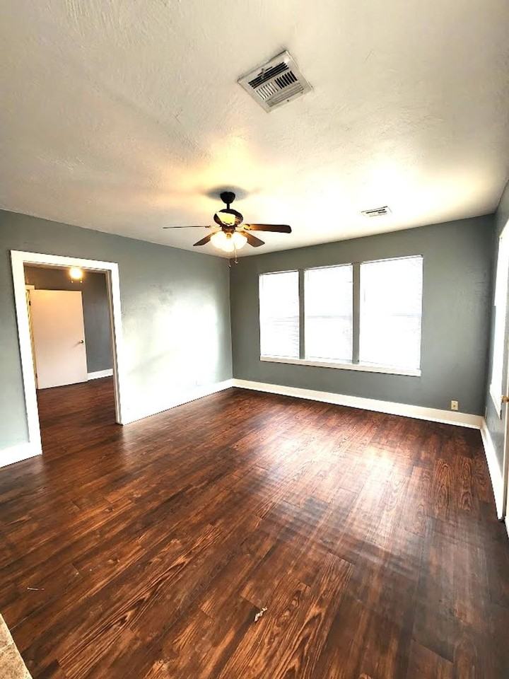1504 N Drexel Blvd - Photo 3 of 42