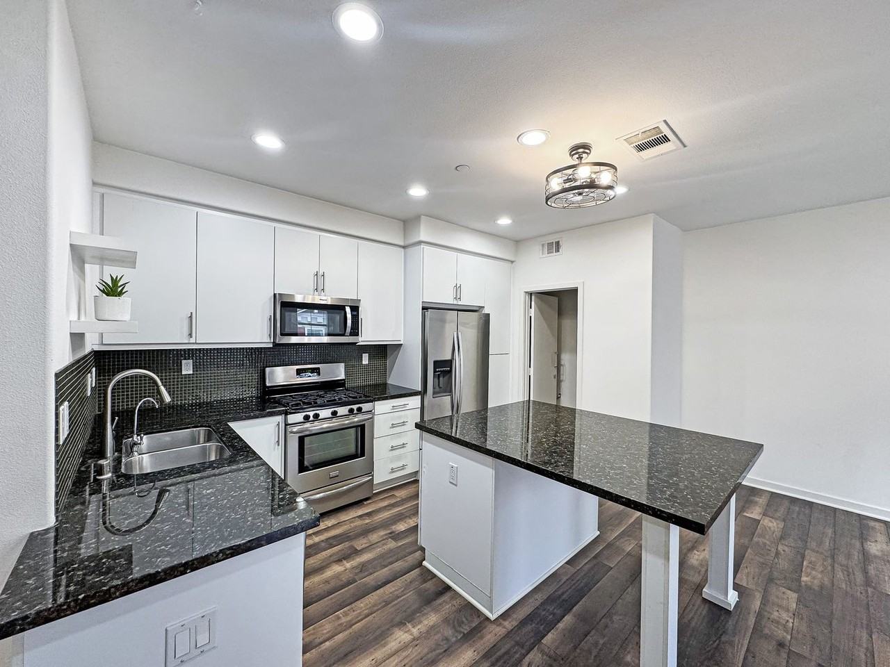 2131 Cosmo Way - Photo 2 of 23