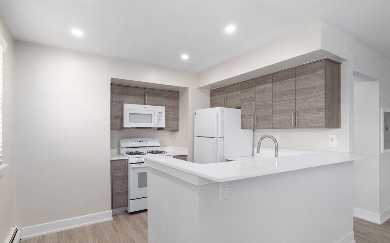 Donna Court Apartments - Photo 2 of 17