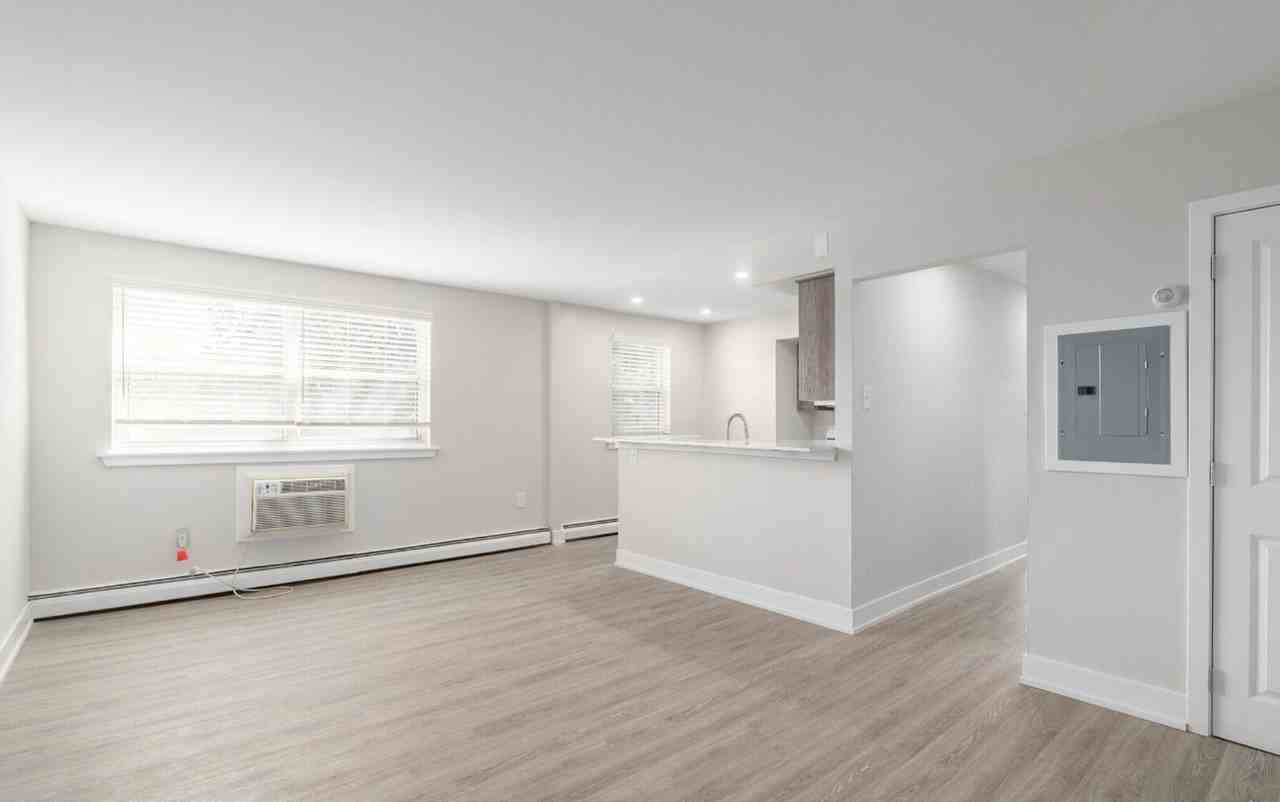 Donna Court Apartments - Photo 4 of 17