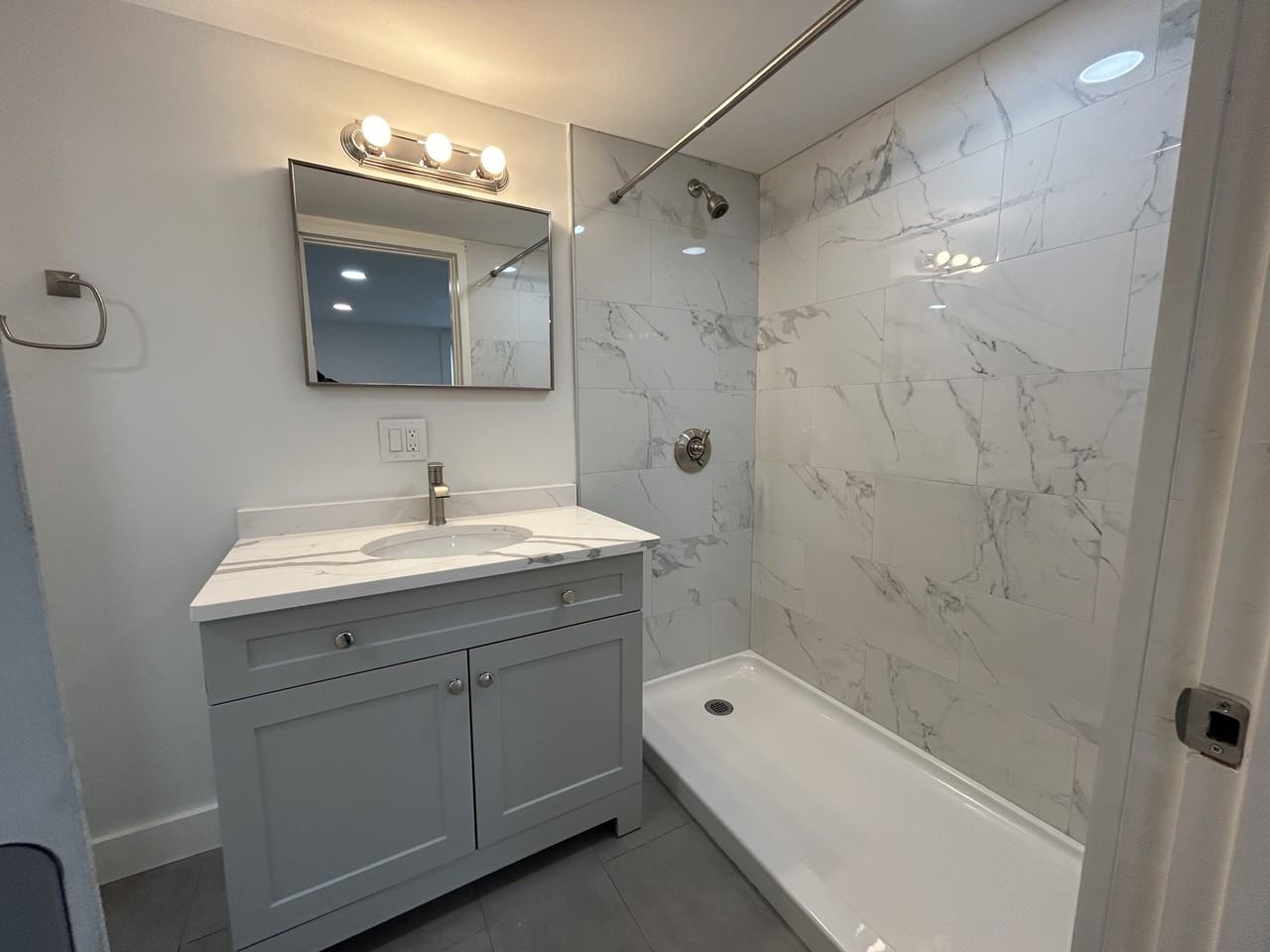 54 Shelby St - Photo 7 of 12