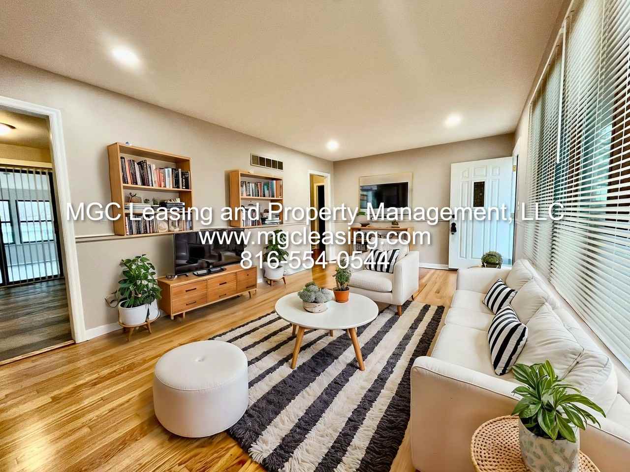 102 Se 9th St - Photo 2 of 19