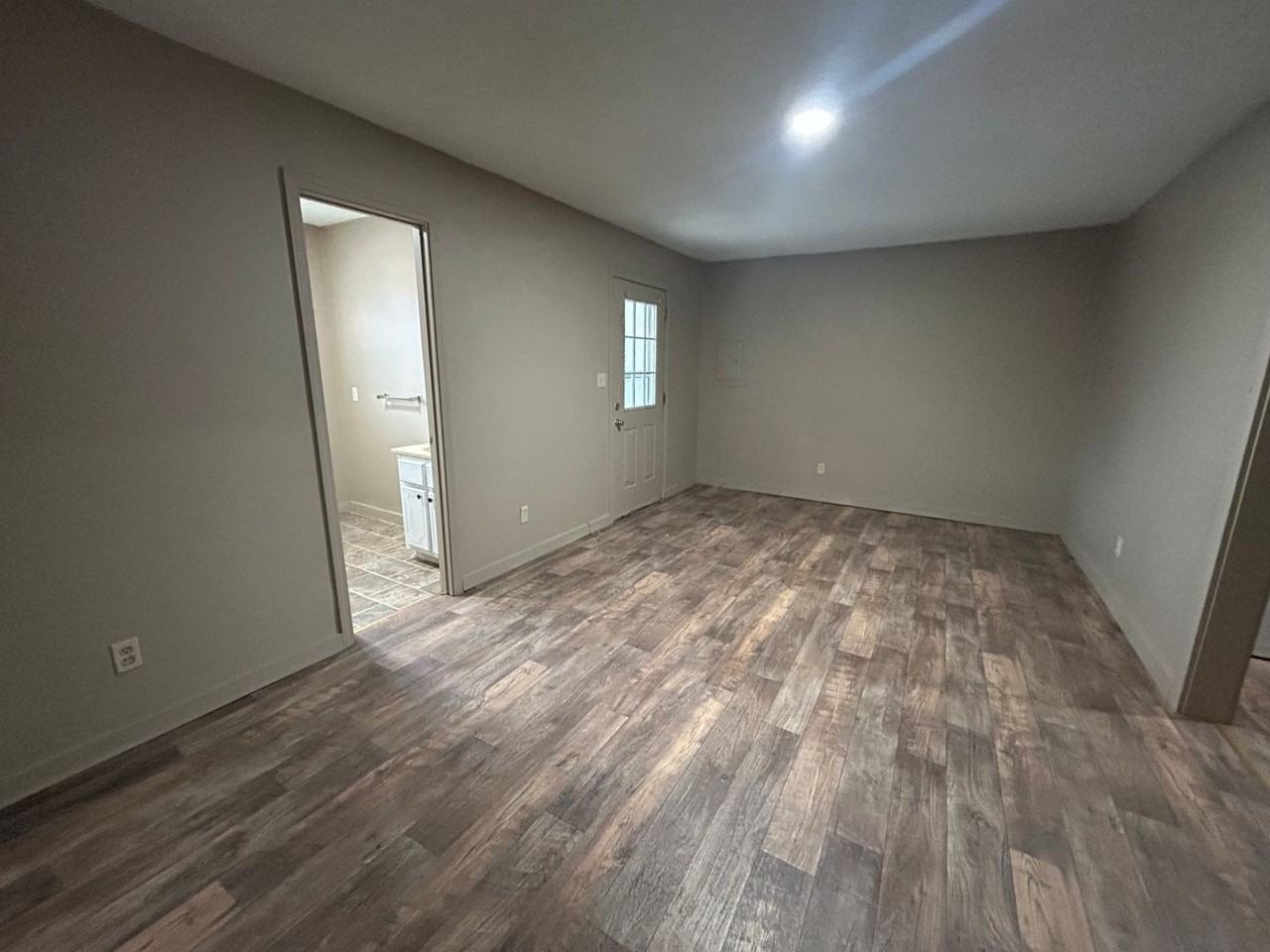 430 S Washington Ave - Photo 2 of 6