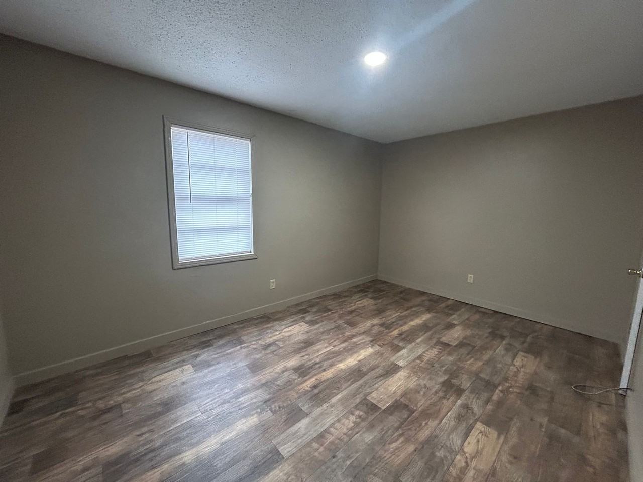 430 S Washington Ave - Photo 4 of 6