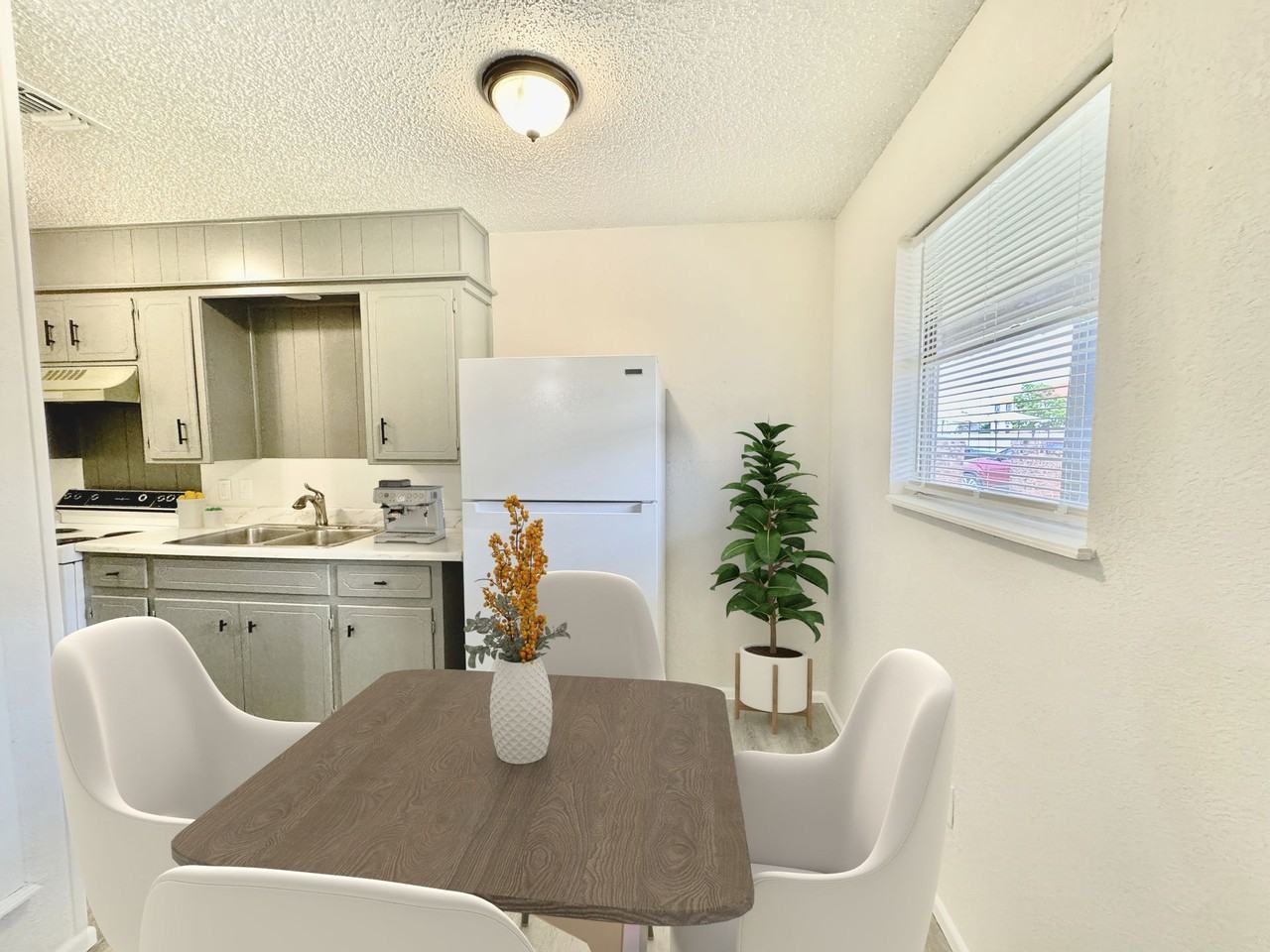 Kirkwood Apartments - Photo 4 of 9