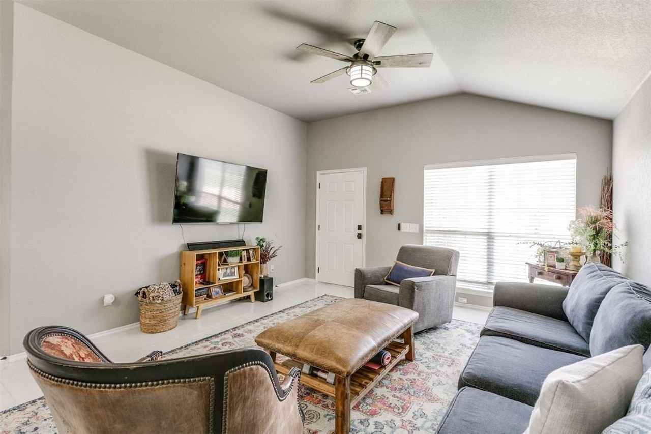 1204 Kingston Rd - Photo 2 of 32