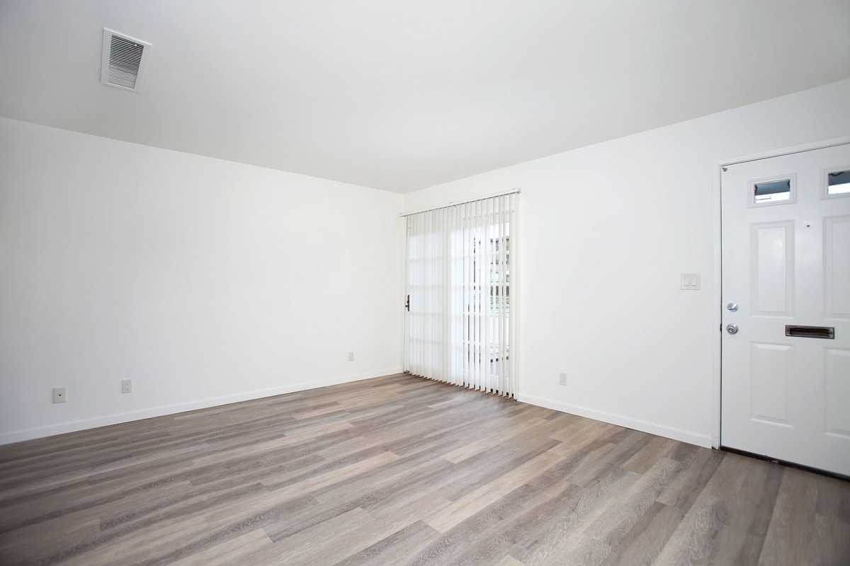 5156 Dawes St - Photo 3 of 15