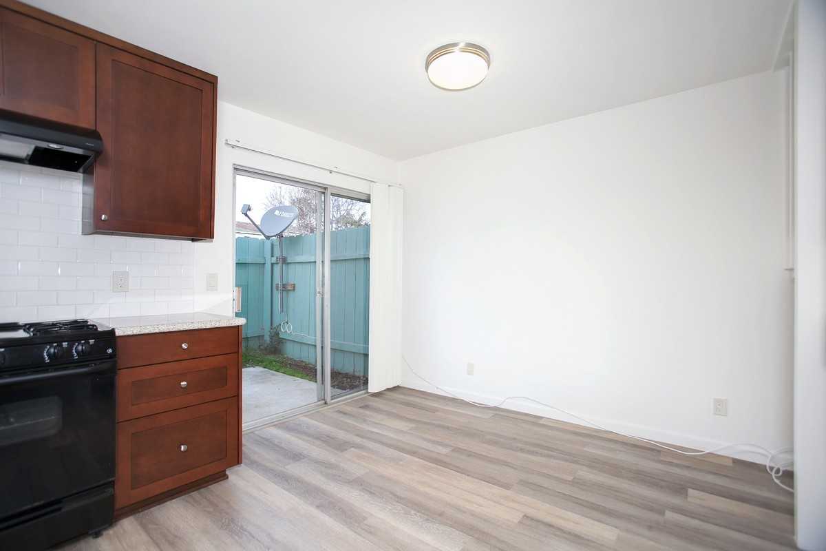 5156 Dawes St - Photo 7 of 15