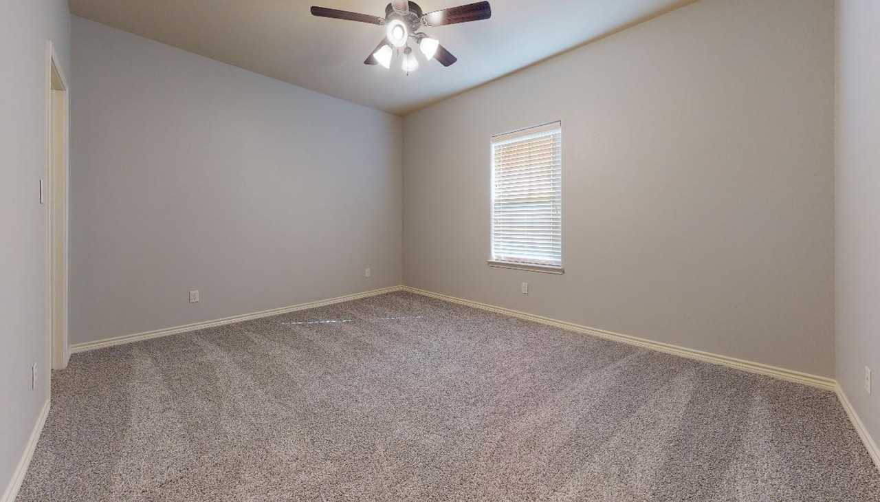 3211 Sergeant Dr - Photo 4 of 10