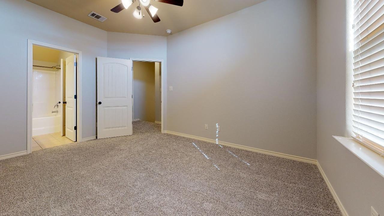 3211 Sergeant Dr - Photo 3 of 10