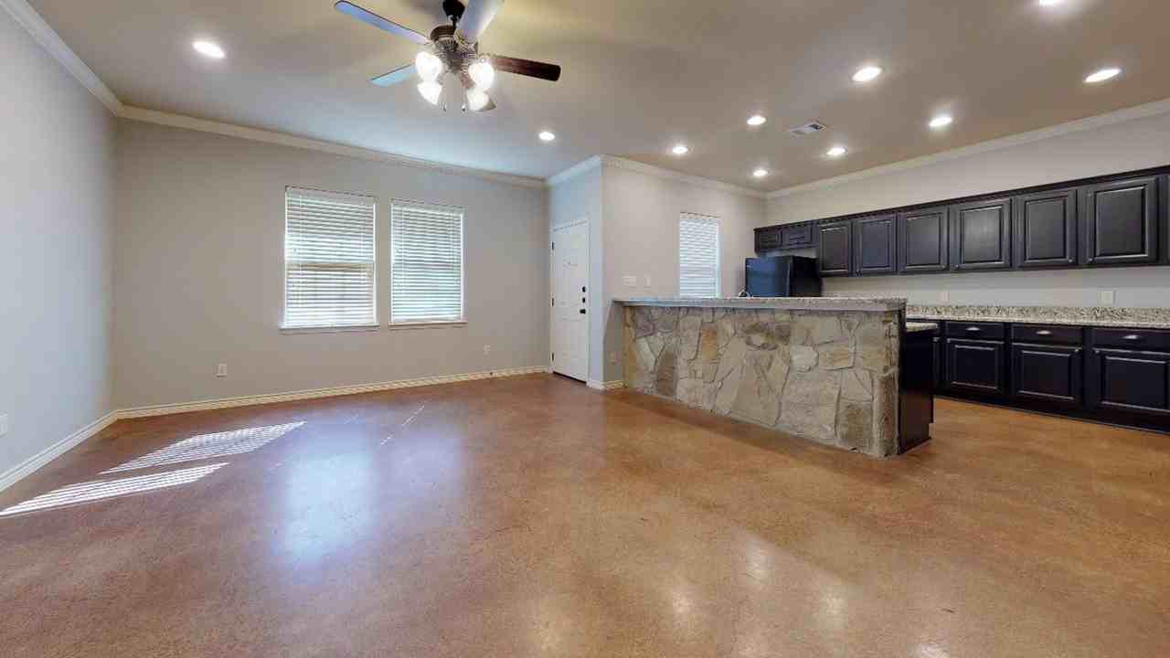 3211 Sergeant Dr - Photo 2 of 10