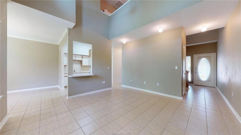 1335 Canyon Creek Cir - Photo 2 of 15