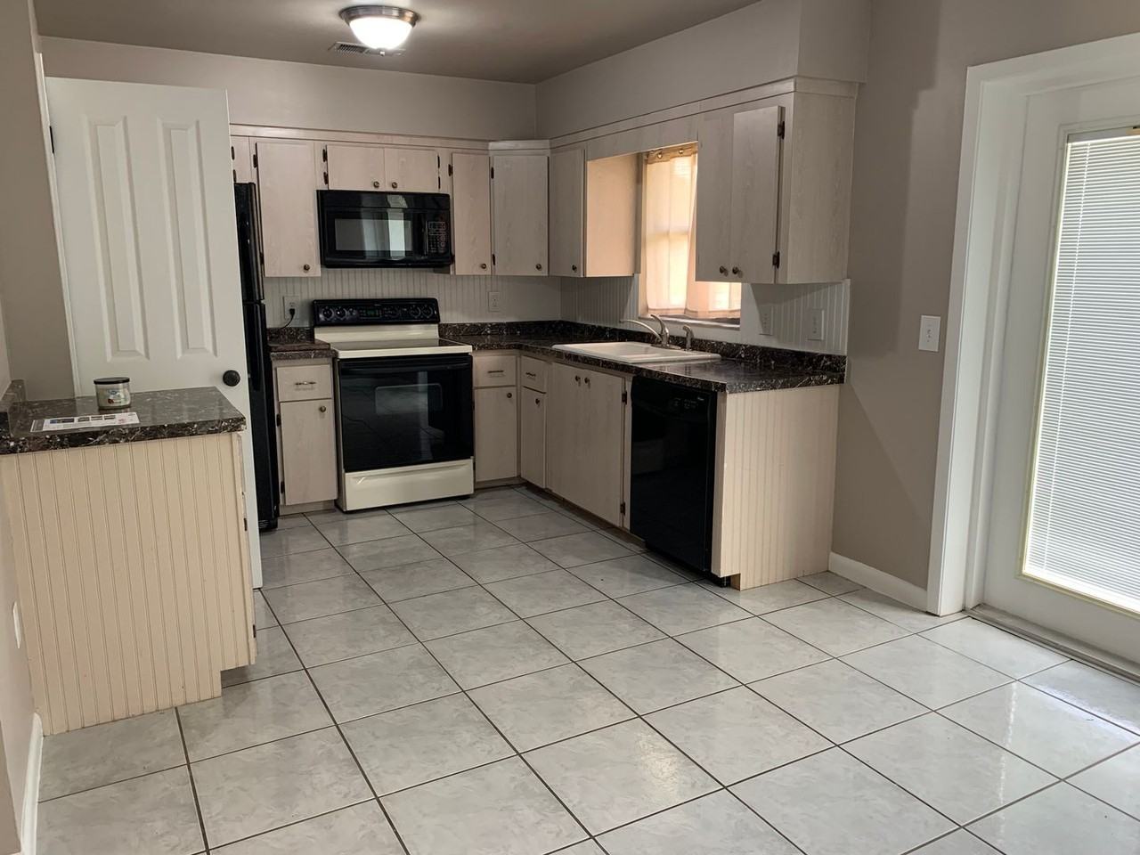 1601 Alabama Ave - Photo 6 of 15