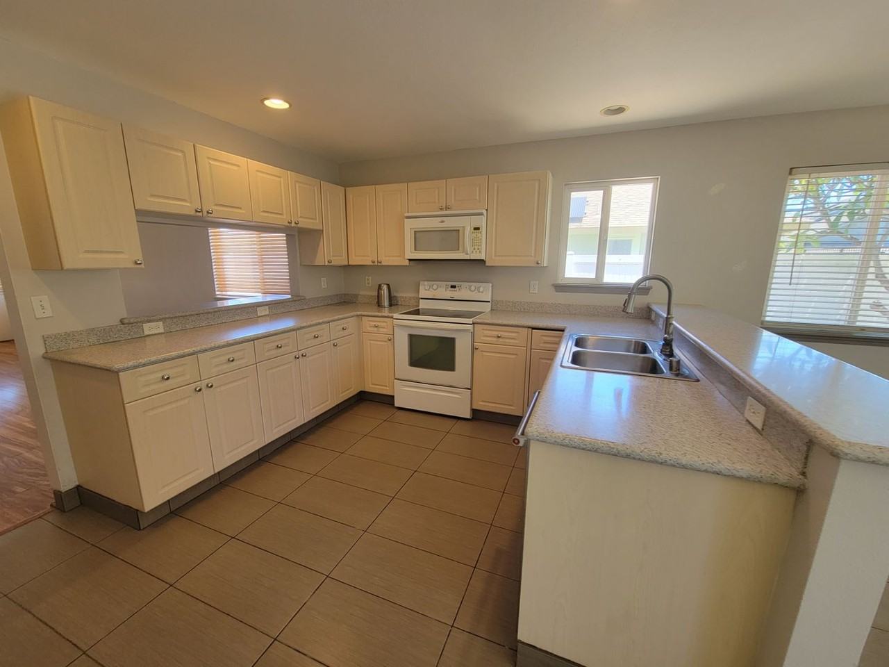 101 Hooheno St - Photo 6 of 23