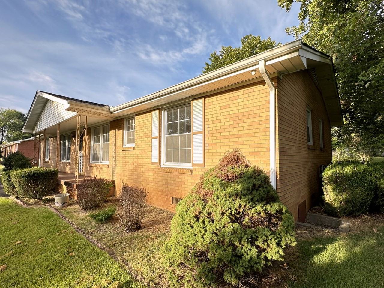 2804 Thrush Dr - Photo 2 of 32