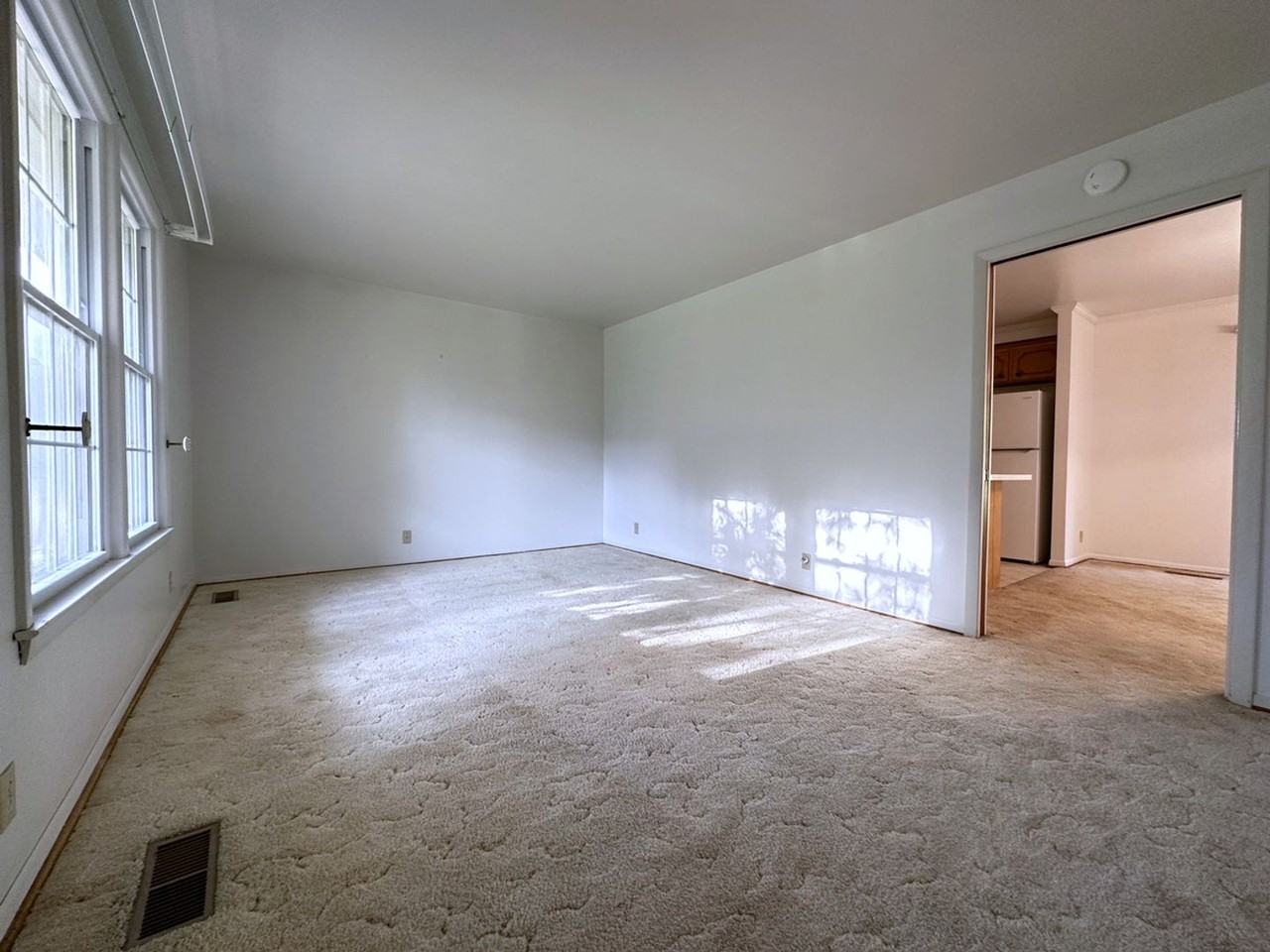 2804 Thrush Dr - Photo 4 of 32