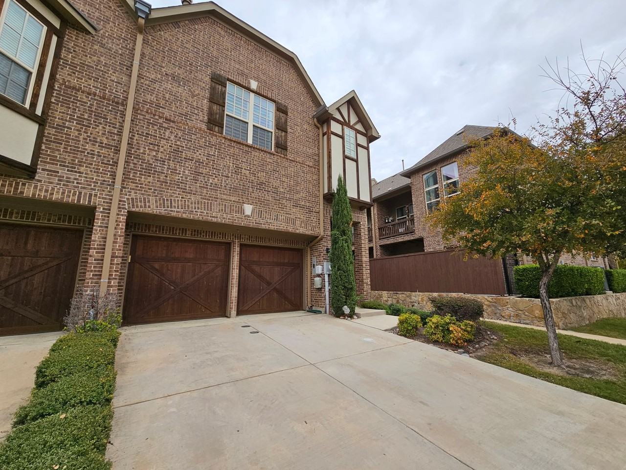 571 Waterloo Dr - Photo 3 of 42