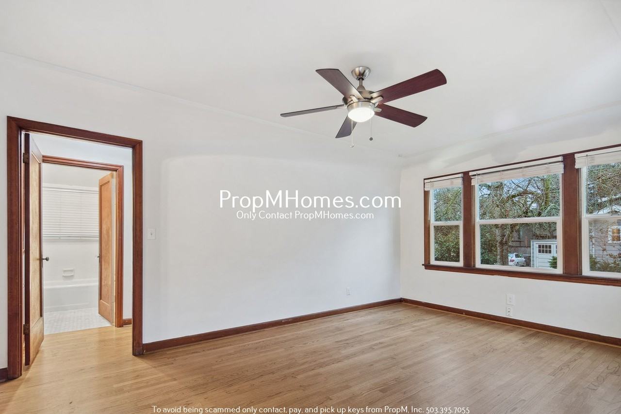 6736 S Virginia Ave - Photo 2 of 20