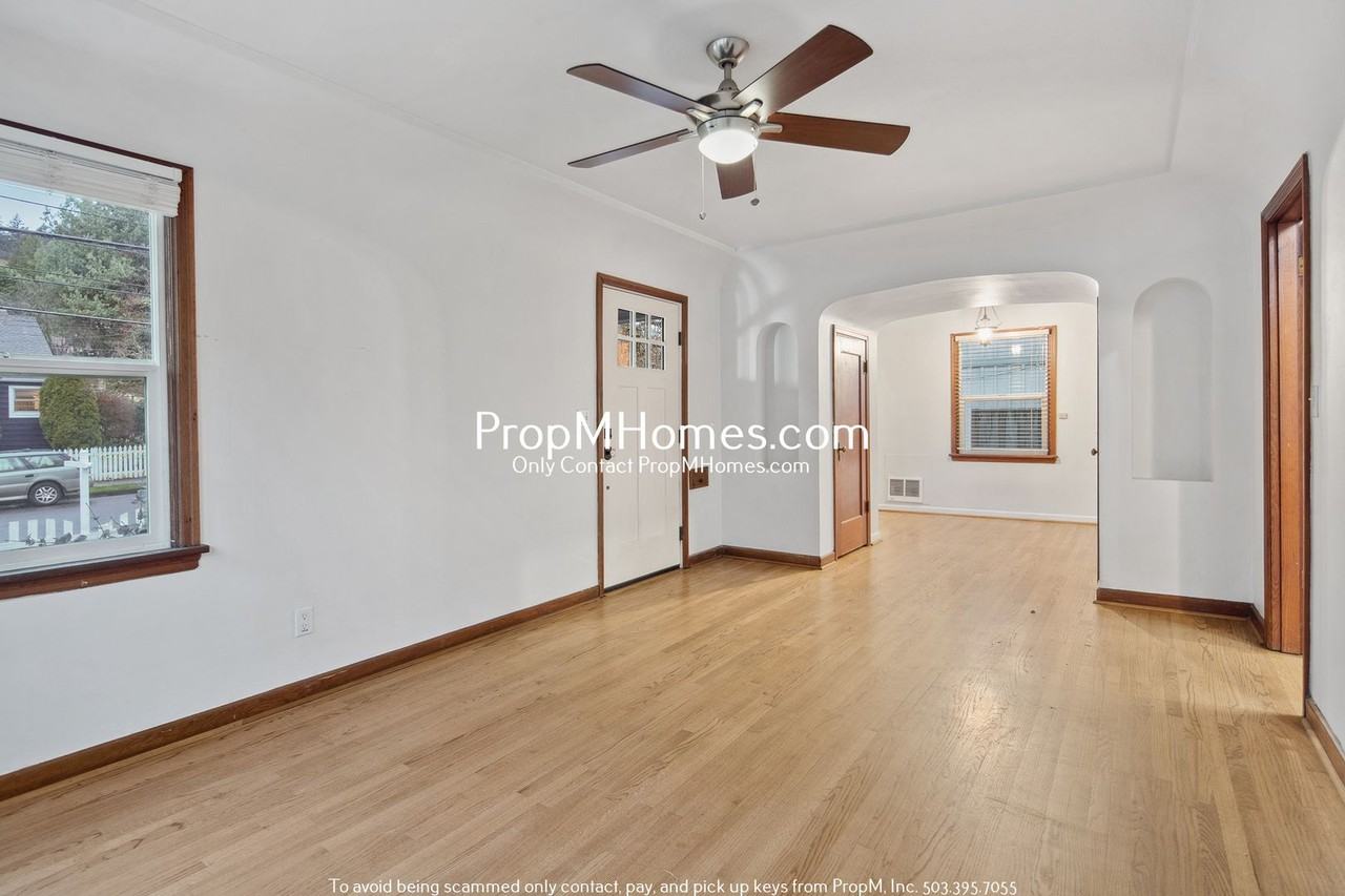 6736 S Virginia Ave - Photo 3 of 20