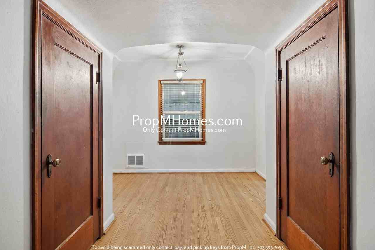 6736 S Virginia Ave - Photo 4 of 20