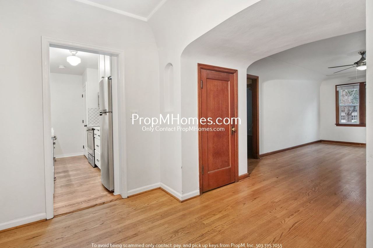 6736 S Virginia Ave - Photo 5 of 20