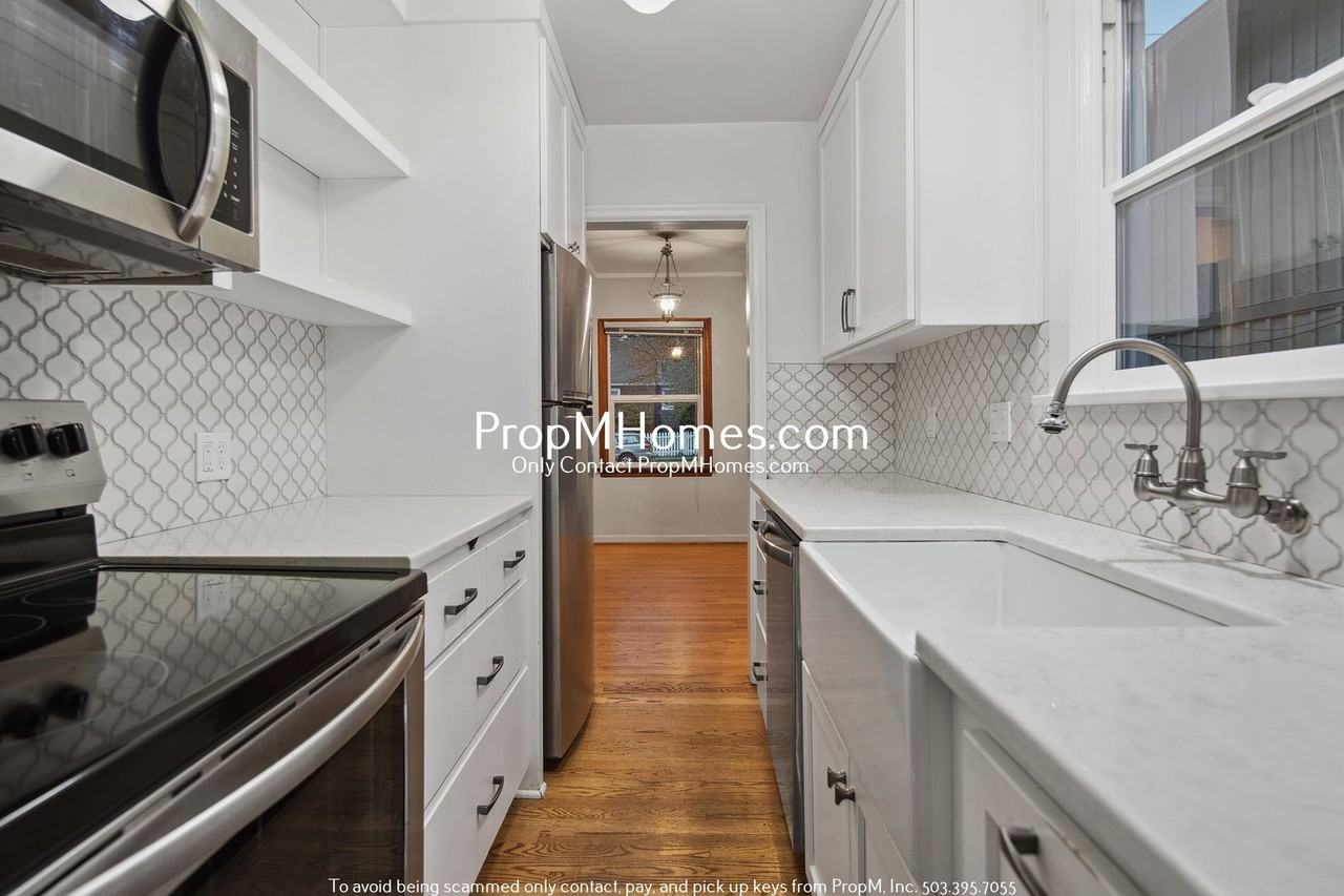 6736 S Virginia Ave - Photo 7 of 20