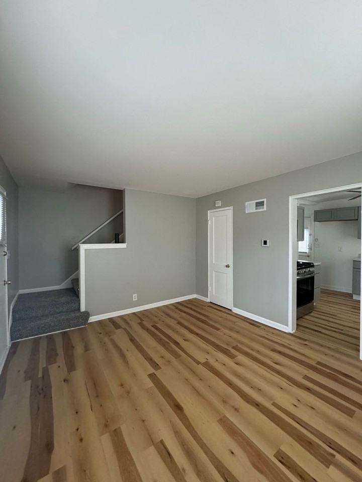 1801 E 74th Ter - Photo 3 of 16