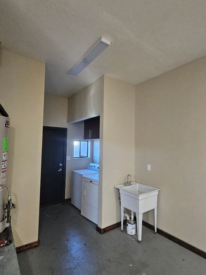 915 Edith Blvd Ne - Photo 3 of 50