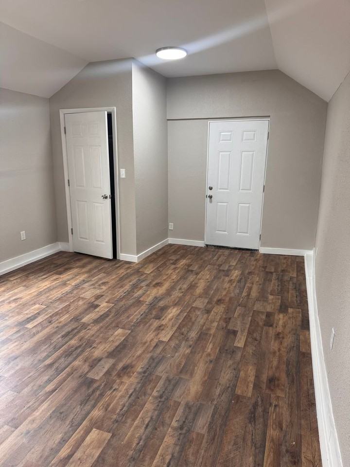 1120 N 36th St - Photo 2 of 8