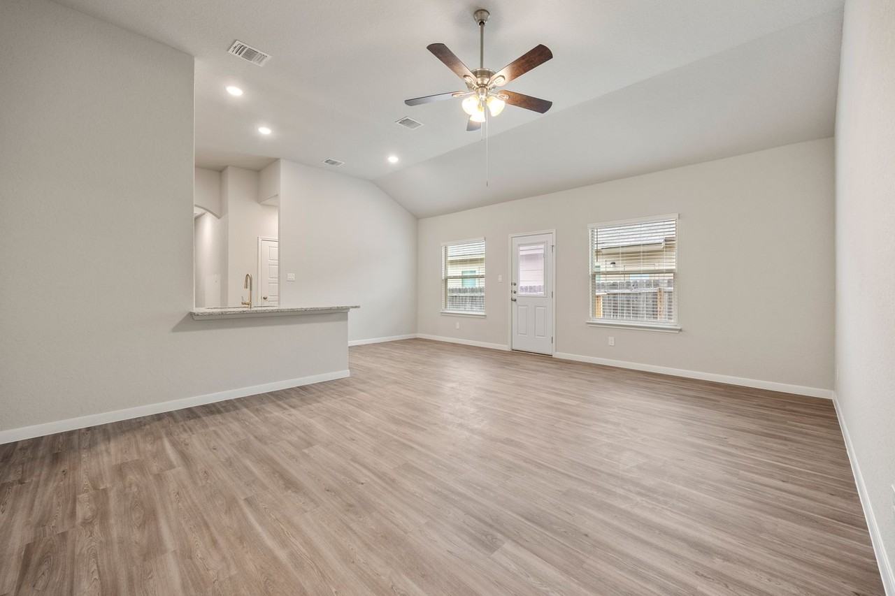 354 Emma Dr - Photo 4 of 17