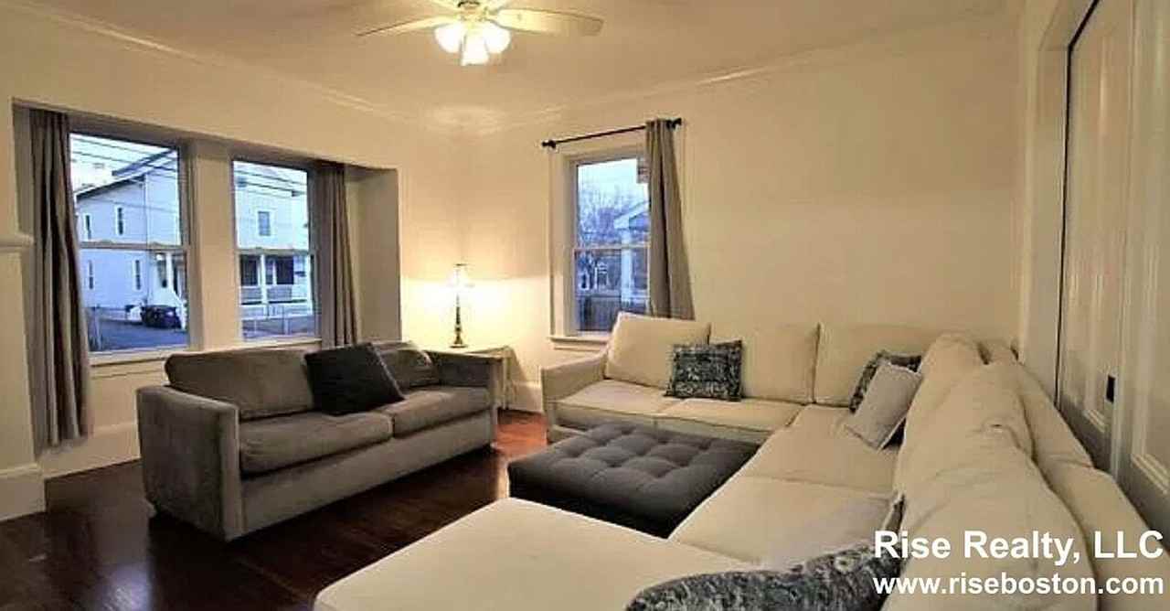 18 Holton St - Photo 2 of 13