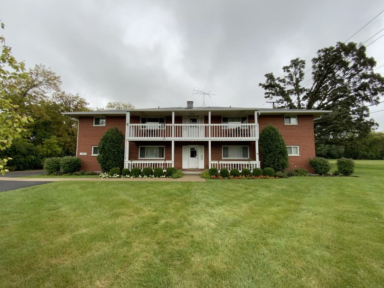 1902-1904 N Seminary Ave - Photo 4 of 13