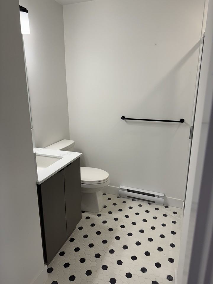 750 East Broadway #402 - Photo 7 of 10