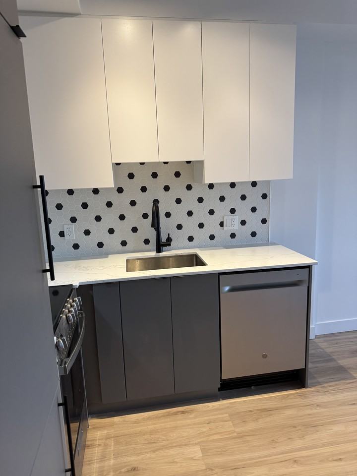 750 East Broadway #402 - Photo 4 of 10