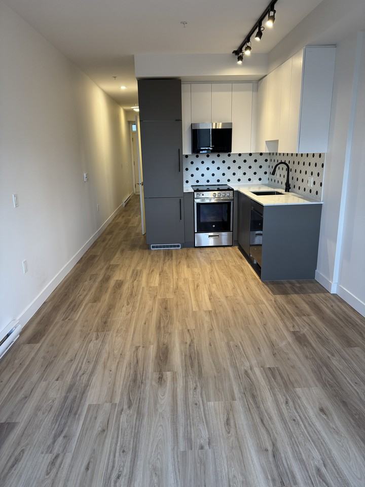 750 East Broadway #402 - Photo 3 of 10