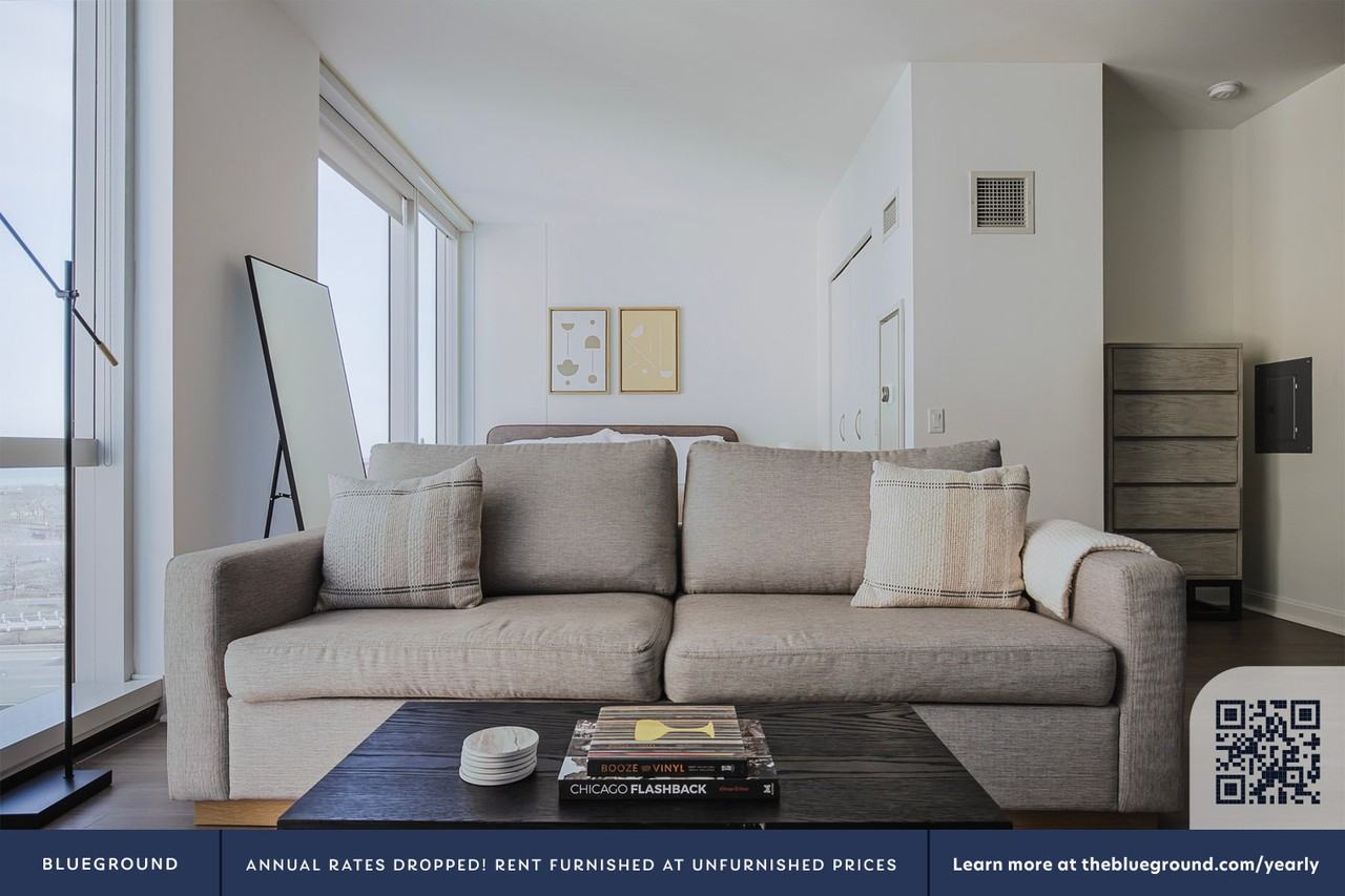 500 North Lake Shore Drive - Photo 4 of 39