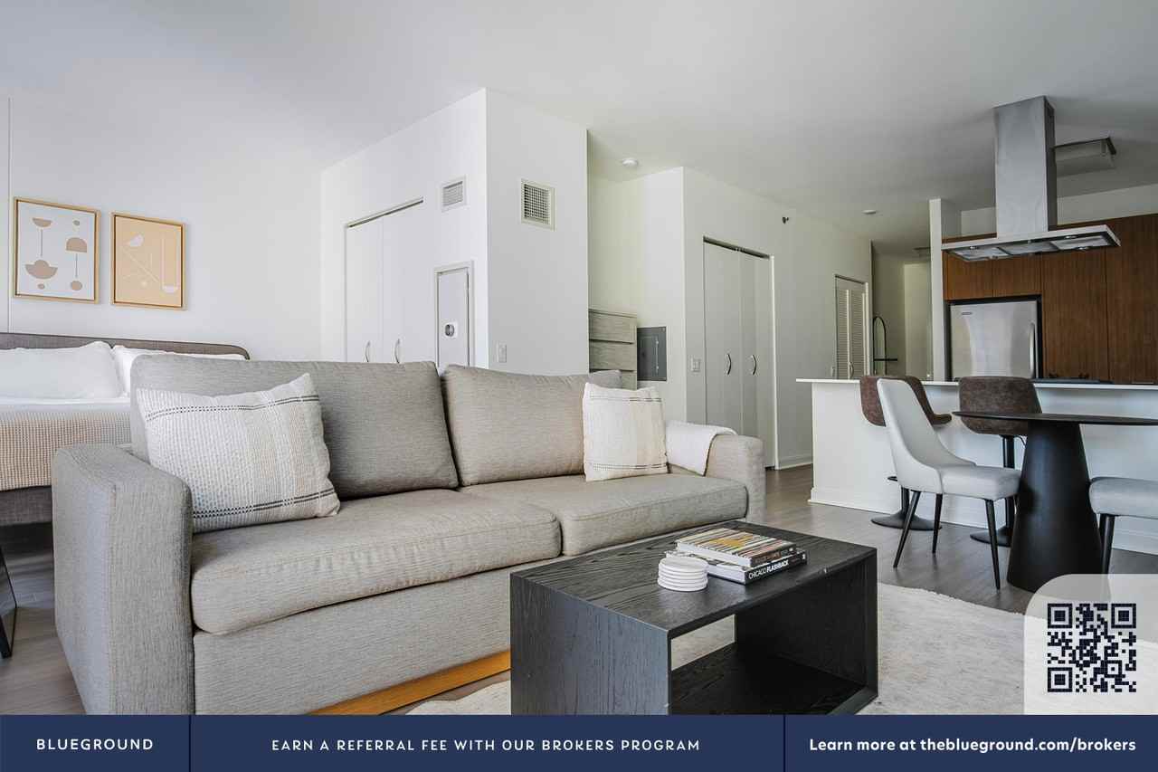 500 North Lake Shore Drive - Photo 5 of 39