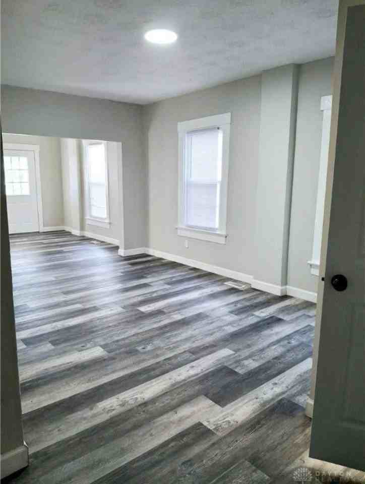 1621 Mack Ave - Photo 3 of 20